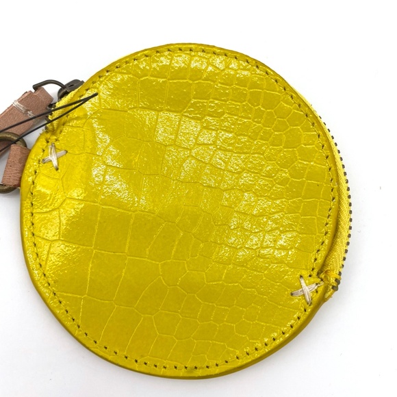 NEW FREE PEOPLE LEATHER ZIP POUCH MUSTARD REPTILE - Picture 3 of 6
